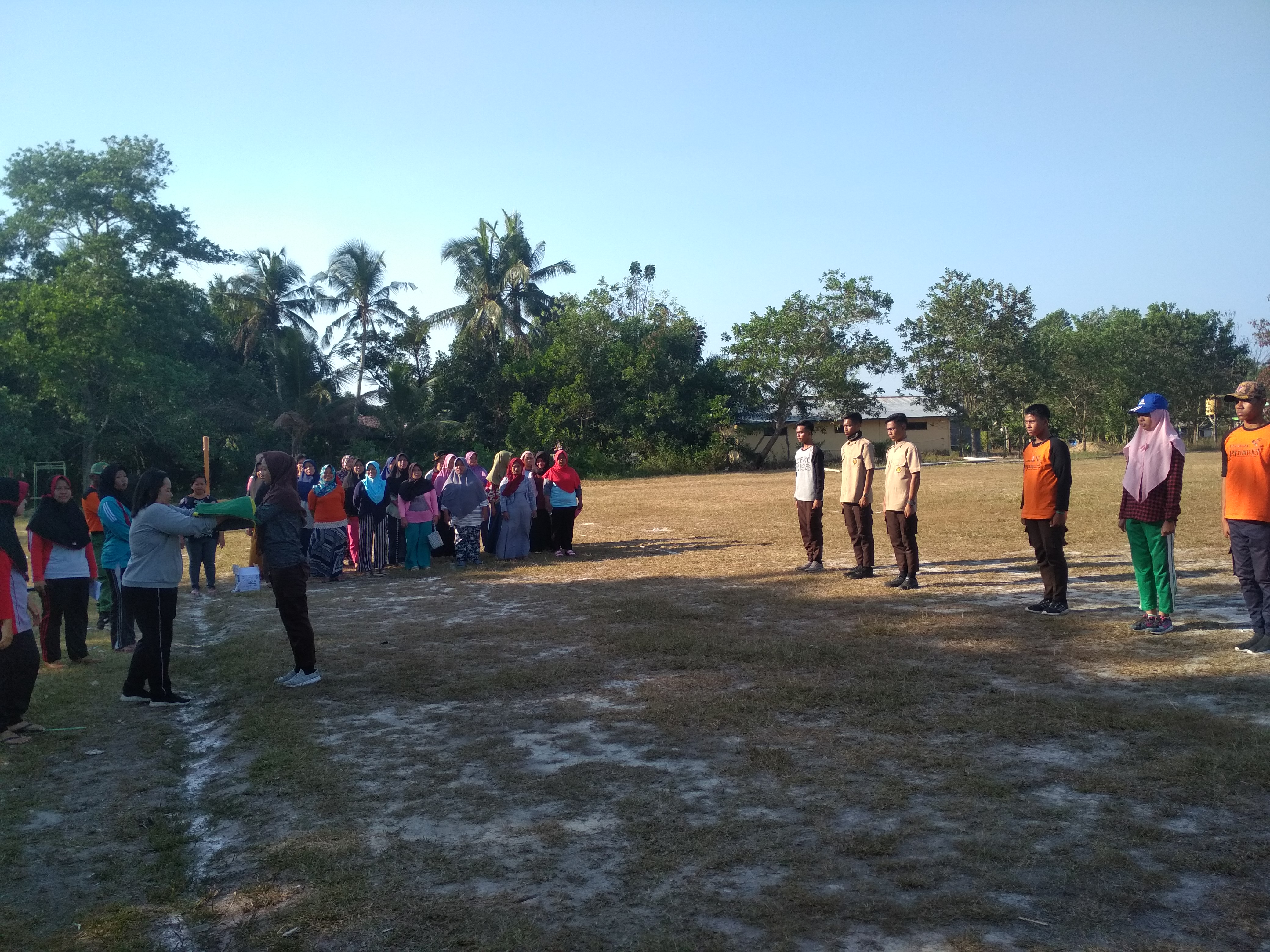 ( SERBA-SERBI HUT RI KE 74 ) GLADI BERSIH PERSIAPAN PELAKSANAAN UPACARA BENDERA