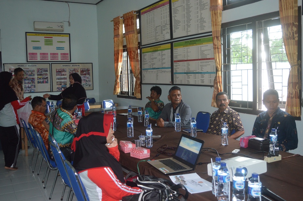 STUDY BANDING DARI DESA BUKIT SAWIT KECAMATAN TERE SELATAN KABUPATEN BARITO UTARA